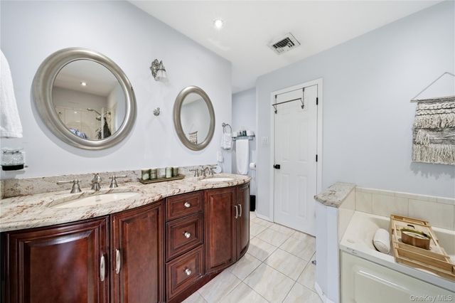 10 Wildflower Lane, Wantagh, NY 11793