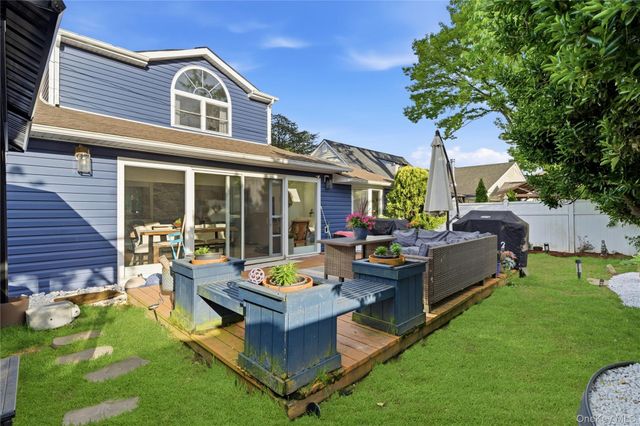 10 Wildflower Lane, Wantagh, NY 11793