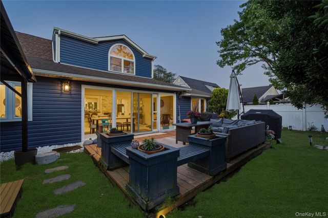 10 Wildflower Lane, Wantagh, NY 11793