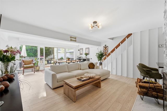10 Wildflower Lane, Wantagh, NY 11793
