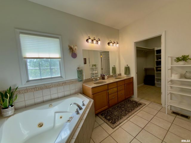 3501 N 72ND Road, Quincy, IL 62305