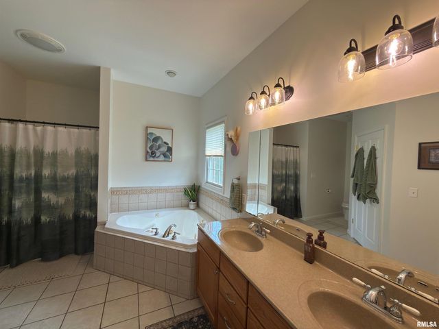 3501 N 72ND Road, Quincy, IL 62305