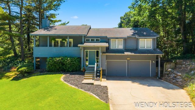 2135 Lakeridge Drive, Park Twp, MI 49424