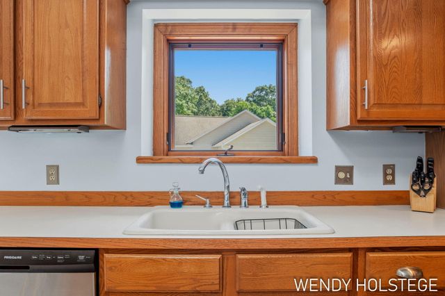 2135 Lakeridge Drive, Park Twp, MI 49424