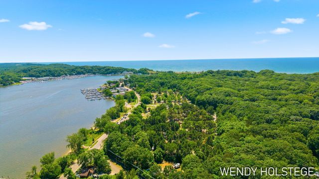 2135 Lakeridge Drive, Park Twp, MI 49424