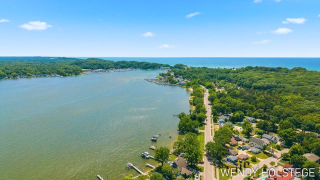 2135 Lakeridge Drive, Park Twp, MI 49424