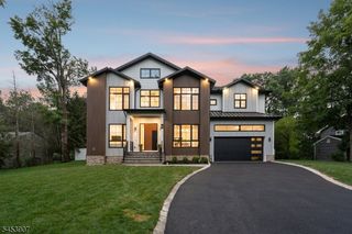 83 Falcon Rd, Livingston Twp., NJ 07039