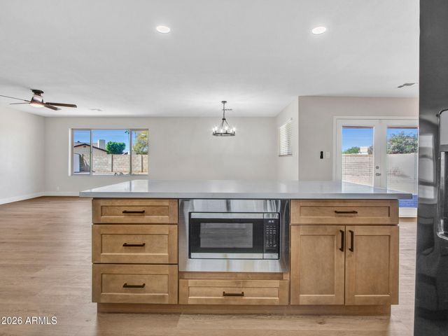 4915 W SHANGRI LA Road, Glendale, AZ 85304