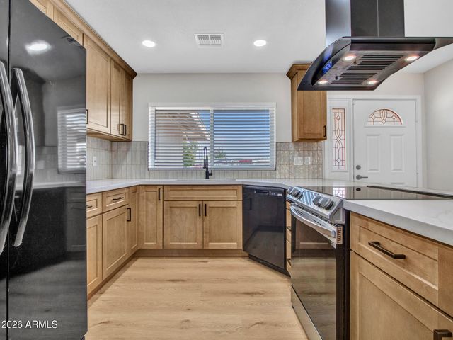 4915 W SHANGRI LA Road, Glendale, AZ 85304