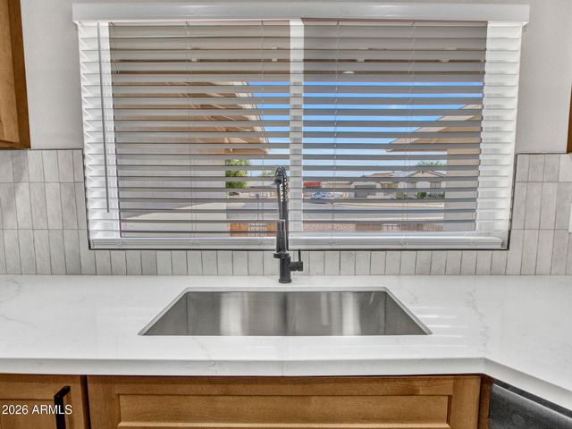 4915 W SHANGRI LA Road, Glendale, AZ 85304
