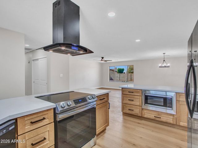 4915 W SHANGRI LA Road, Glendale, AZ 85304