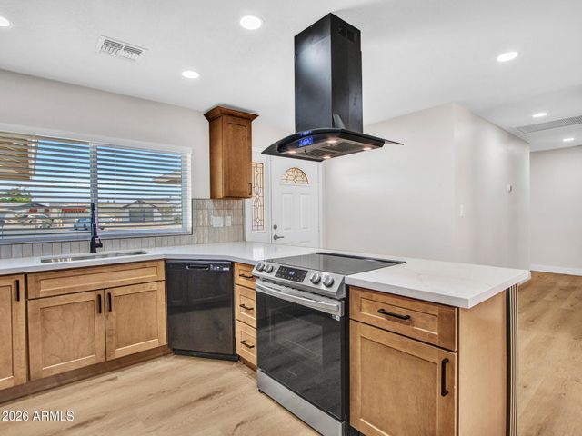 4915 W SHANGRI LA Road, Glendale, AZ 85304