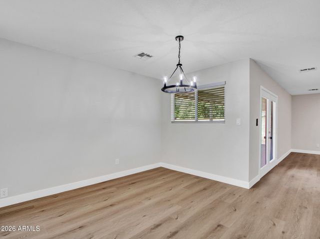 4915 W SHANGRI LA Road, Glendale, AZ 85304
