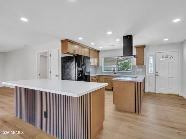 4915 W SHANGRI LA Road, Glendale, AZ 85304