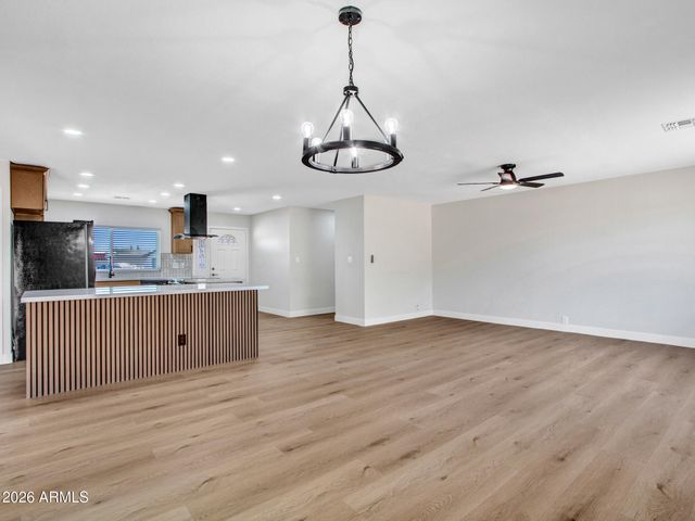 4915 W SHANGRI LA Road, Glendale, AZ 85304