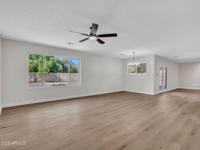 4915 W SHANGRI LA Road, Glendale, AZ 85304