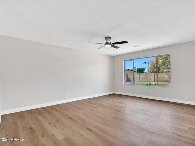 4915 W SHANGRI LA Road, Glendale, AZ 85304