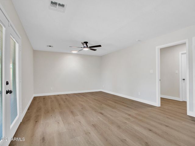 4915 W SHANGRI LA Road, Glendale, AZ 85304