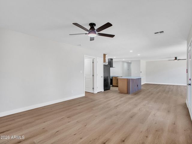 4915 W SHANGRI LA Road, Glendale, AZ 85304