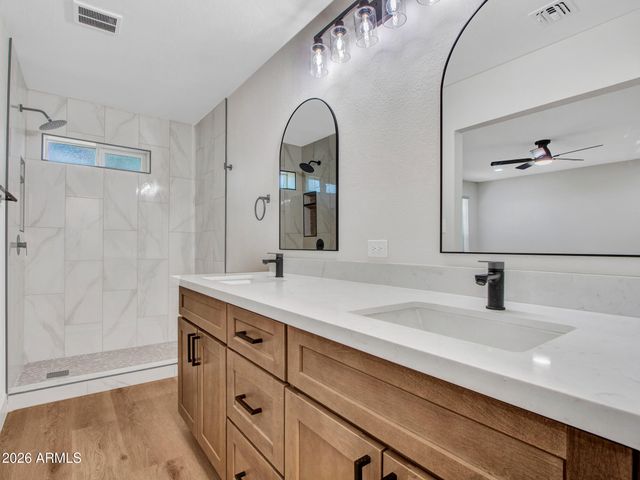 4915 W SHANGRI LA Road, Glendale, AZ 85304