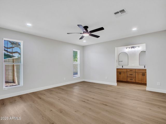4915 W SHANGRI LA Road, Glendale, AZ 85304