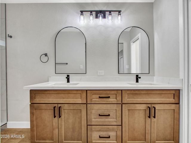 4915 W SHANGRI LA Road, Glendale, AZ 85304