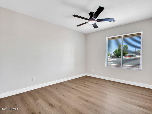 4915 W SHANGRI LA Road, Glendale, AZ 85304