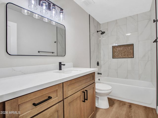 4915 W SHANGRI LA Road, Glendale, AZ 85304