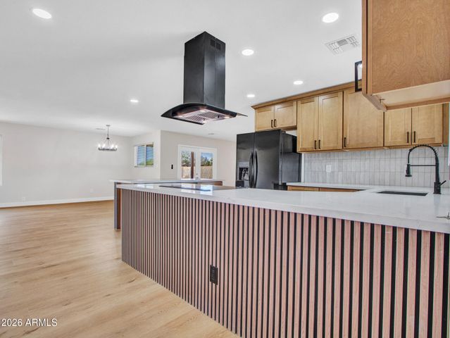4915 W SHANGRI LA Road, Glendale, AZ 85304