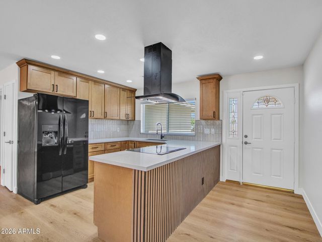 4915 W SHANGRI LA Road, Glendale, AZ 85304
