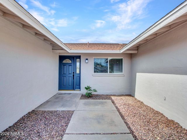 4915 W SHANGRI LA Road, Glendale, AZ 85304
