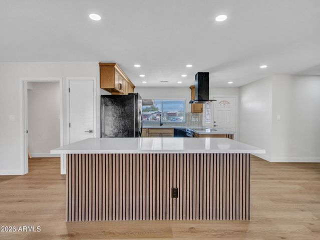 4915 W SHANGRI LA Road, Glendale, AZ 85304