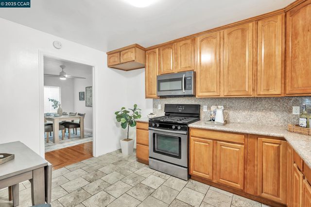 8425 D St, Oakland, CA 94621
