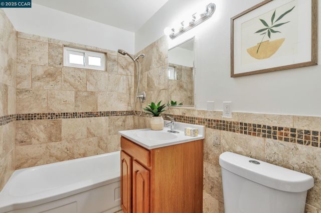 8425 D St, Oakland, CA 94621