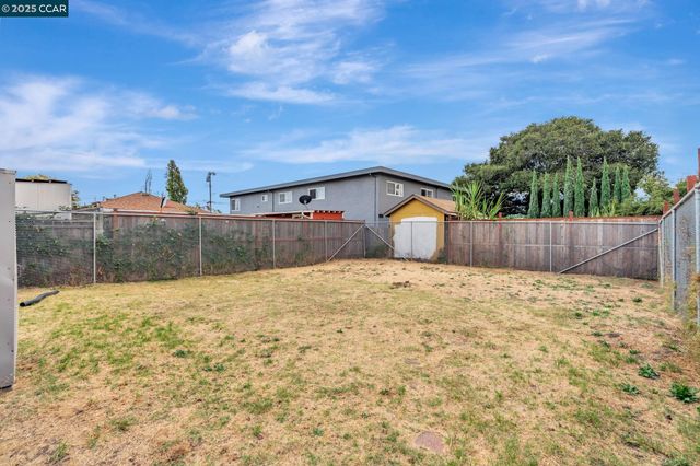8425 D St, Oakland, CA 94621