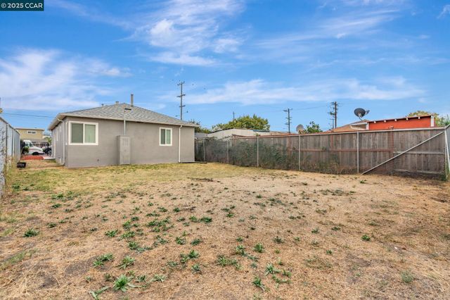8425 D St, Oakland, CA 94621