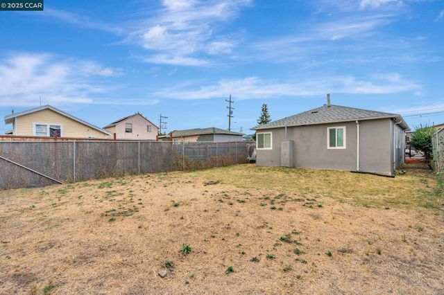 8425 D St, Oakland, CA 94621