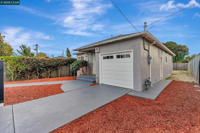 8425 D St, Oakland, CA 94621