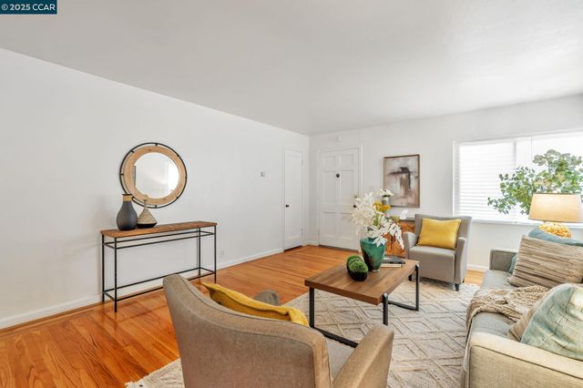 8425 D St, Oakland, CA 94621