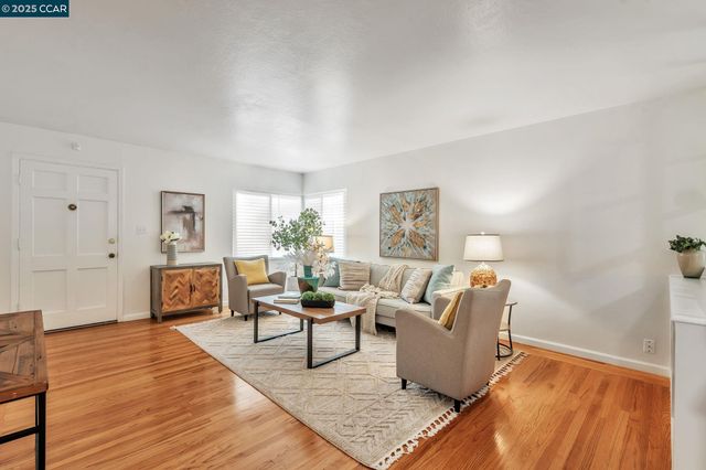 8425 D St, Oakland, CA 94621