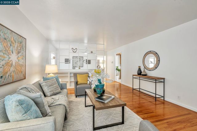 8425 D St, Oakland, CA 94621