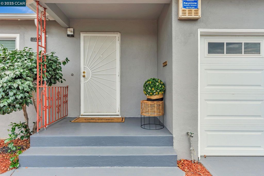 8425 D St, Oakland, CA 94621
