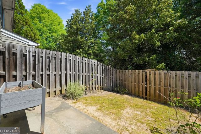2086 Del Lago Circle, Kennesaw, GA 30152