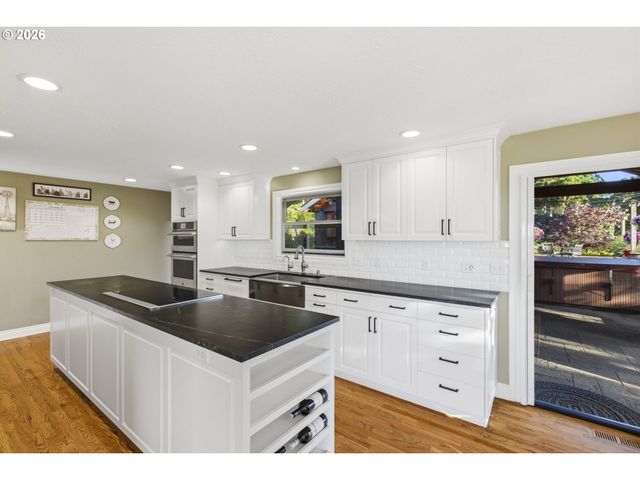 6840 BURNETT St, Salem, OR 97317
