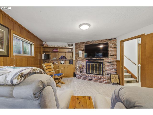 6840 BURNETT St, Salem, OR 97317