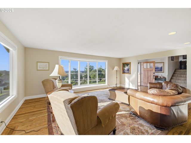 6840 BURNETT St, Salem, OR 97317