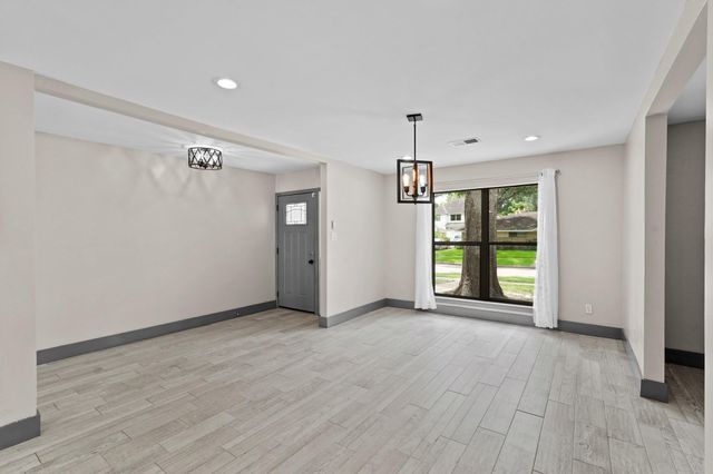 5522 Braesvalley Drive, Houston, TX 77096
