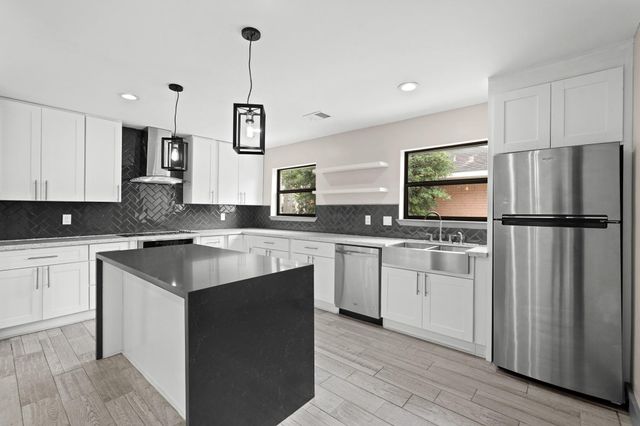 5522 Braesvalley Drive, Houston, TX 77096