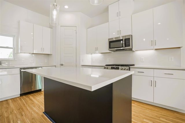 4704 Thornton Views Road, Houston, TX 77018