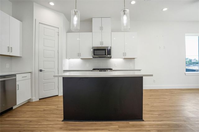 4704 Thornton Views Road, Houston, TX 77018